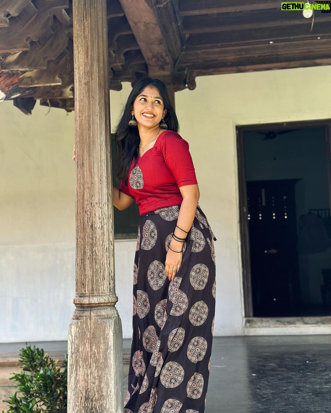 Kalyani Anil - 74.1K Likes - She through his lens…..🌚😌
👗 @ar_handlooms_kuthampully