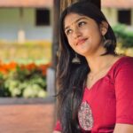 Kalyani Anil Instagram – She through his lens…..🌚😌

👗 @ar_handlooms_kuthampully Kuthiramalika Palace