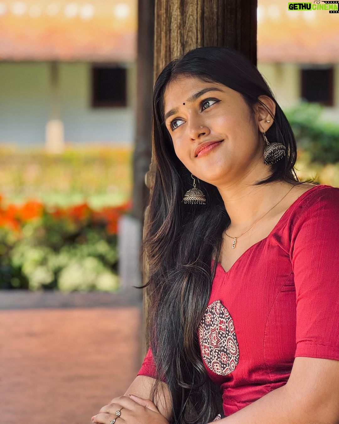 Kalyani Anil - 74.1K Likes - She through his lens…..🌚😌
👗 @ar_handlooms_kuthampully
