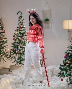 Kalyani Anil Instagram - It’s that time of the year… ⛄️🤶♥️ 📸 @travancoreads @jithuthampifm Location @ztudio69 Trivandrum, India