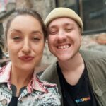 Kamila Rundusová Instagram - (EN👇) Je to přes týden, co jsem se vrátila z Evropy do džungle do víru naší restaurace @___mycelium___ a teprve dneska, když jsem sama doma, to všechno vstřebávám! Byla jsem tam, dokončila knihu, najednou jsem z ničeho nic zase tady, nahecovaná z hotovýho projektu, zkouším nová jídla, organizuju novej bejvák, klasicky jedu🚀 Robi odjel na pár dní na výlet, dostal lednici plnou svačinek, dnes máme zavřeno a já se konečně zastavila. Probírám se fotkama a videama z mýho výletu do Evropy a přijde mi to jako sen. Jak rychle se to událo, že už je ta bichle (konečně!) hotová, ale hlavně, jak boží lidi kolem sebe mám. Dny strávený po kavárnách s kompem jsem prokládala pohybem a bytím s nejlepšíma lidma, bez jediný párty, s čistou hlavou a díky tomu jsem to tak krásně zvládla. Jsem vděčná za všechno. Hlavně jak úžasnou mám rodinu, která mě podporovala během dopisování až do tiskárny. Děkuju vám za to, za to že jste🥹❤️ A brzo zase naviděnou! Love you so much!!!! @romanarundy @arundus_ @helenberankova @dorota_dostalova @miladkakub @adelabellini @mondourek @tasteofkate @zuzza_ @by_philipfranko @michaelafranko_ @anna_stembik @ka_roll_ina and more… ENGLISH: It's been over a week since I returned from Europe to the jungle, to our restaurant @mycelium and only today, when I'm alone at home, I'm absorbing it all! I was there, I finished the book, suddenly I'm back here again, excited about the finished project, I'm trying new dishes, organizing my new house, I'm unstopabble🚀 Robi went on a trip for a few days, I made him a fridge full of snacks, the restaurant is closed today and I’ve finally slowed down. I'm going through the photos and videos from my trip to Europe and it feels like a dream. First of all, how quickly it happened that the book is (finally!) done, but most importantly, how amazing people I have around me. All those days which I spent in cafés with my laptop, I exercised, I surfed, I did not party, O had a sober mind and that’s why I managed it all so great. But mainly I am grateful for my wonderful family who supported me through everything. Thank you for being the greatest support🥹❤️ See you all again soon! I love you all!