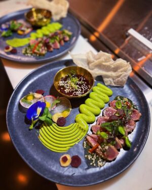 Kamila Rundusová Instagram - This is our catch of the day. Help me to choose the presentation. 1, 2 or 3?😋

It’s wild tuna caught by my husband @robiczech , which I turned into Japanese style tuna tataki. Served with purée made of green peas, avocado and wasabi, with hibiscus ponzu sauce and rice crackers.

🌿Good news for plant based people is that we serve this dish also with our homemade fermented tempeh made of red beans which is super delicious! I personally love it so much! Tempeh tataki is my new favorite thing on the menu.

RECIPE FOR THE GREEN PURÉE
Try to make the purée at home, it’s awesome! In a blender blend about 250g defrosted green peas, 1 ripe avocado, 50ml of coconut milk and season with wasabi, lime juice and salt accordint to your tastebuds. Amazing💚💚💚

See you tonight at @___mycelium___