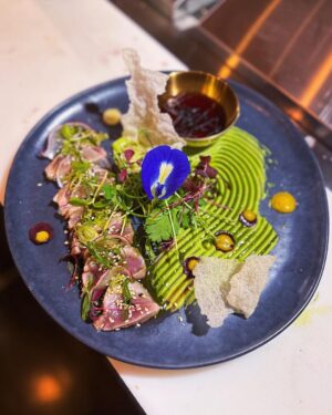Kamila Rundusová Instagram - This is our catch of the day. Help me to choose the presentation. 1, 2 or 3?😋

It’s wild tuna caught by my husband @robiczech , which I turned into Japanese style tuna tataki. Served with purée made of green peas, avocado and wasabi, with hibiscus ponzu sauce and rice crackers.

🌿Good news for plant based people is that we serve this dish also with our homemade fermented tempeh made of red beans which is super delicious! I personally love it so much! Tempeh tataki is my new favorite thing on the menu.

RECIPE FOR THE GREEN PURÉE
Try to make the purée at home, it’s awesome! In a blender blend about 250g defrosted green peas, 1 ripe avocado, 50ml of coconut milk and season with wasabi, lime juice and salt accordint to your tastebuds. Amazing💚💚💚

See you tonight at @___mycelium___