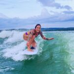 Kamila Rundusová Instagram - 💧 Dřív jsem se tě tolik bála, dnes miluji tě hluboce, konečně jsem pochopila, že strach je pouhá emoce. Nebojím se ani vody, ani tmy či létání, ponořená do přírody, otevřená poznání. Raději než abych se bála, různé výzvy přijímám, někdy víla, někdy skála, všechny vás tu objímám! #KrásnouNeděli