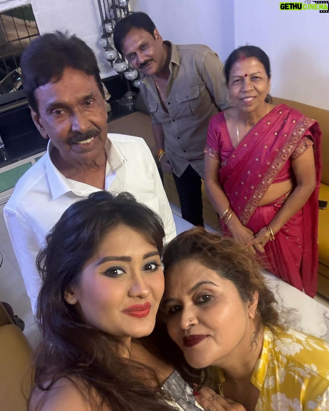 Kanchi Singh Instagram - Saal ka pehla din… @rp.singh01 ‘s birthday… love you papa… blessed to be your daughter #famjam #2024