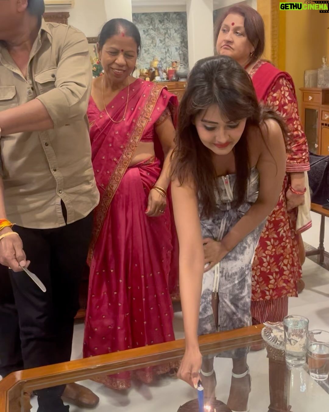Kanchi Singh Instagram - Saal ka pehla din… @rp.singh01 ‘s birthday… love you papa… blessed to be your daughter #famjam #2024