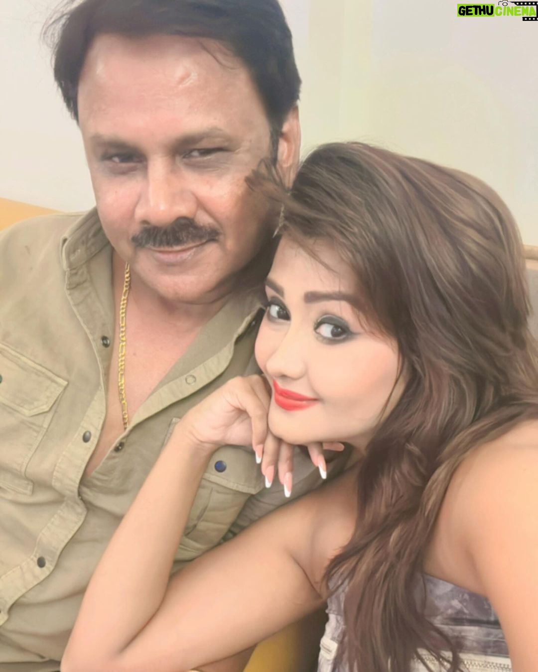 Kanchi Singh Instagram - Saal ka pehla din… @rp.singh01 ‘s birthday… love you papa… blessed to be your daughter #famjam #2024