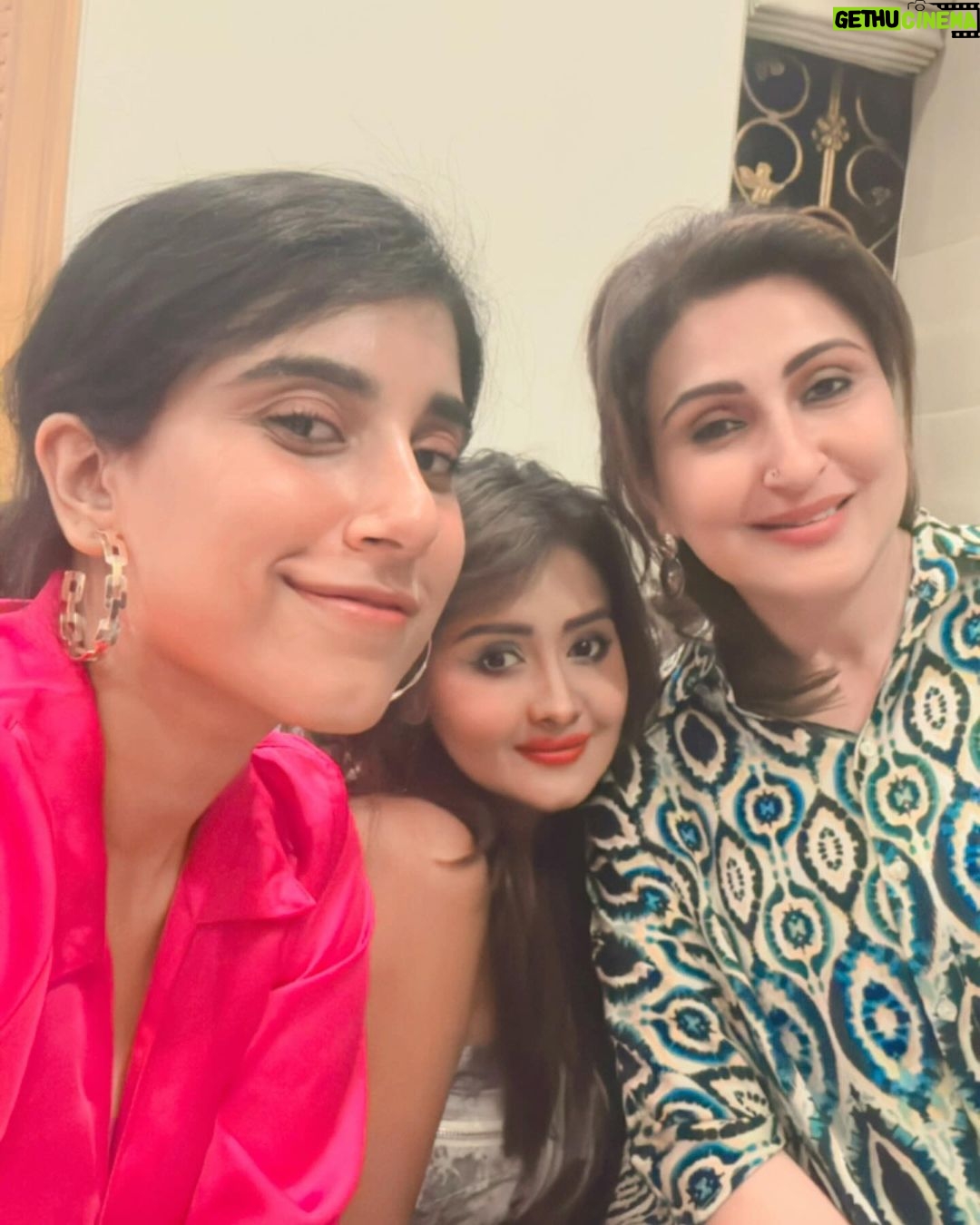Kanchi Singh Instagram - Saal ka pehla din… @rp.singh01 ‘s birthday… love you papa… blessed to be your daughter #famjam #2024