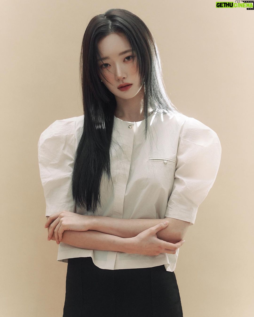 Kang Na-ru - 1.2K Likes - 🫶