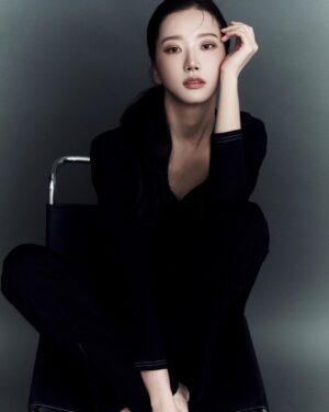 Kang Na-ru Instagram - 🖤