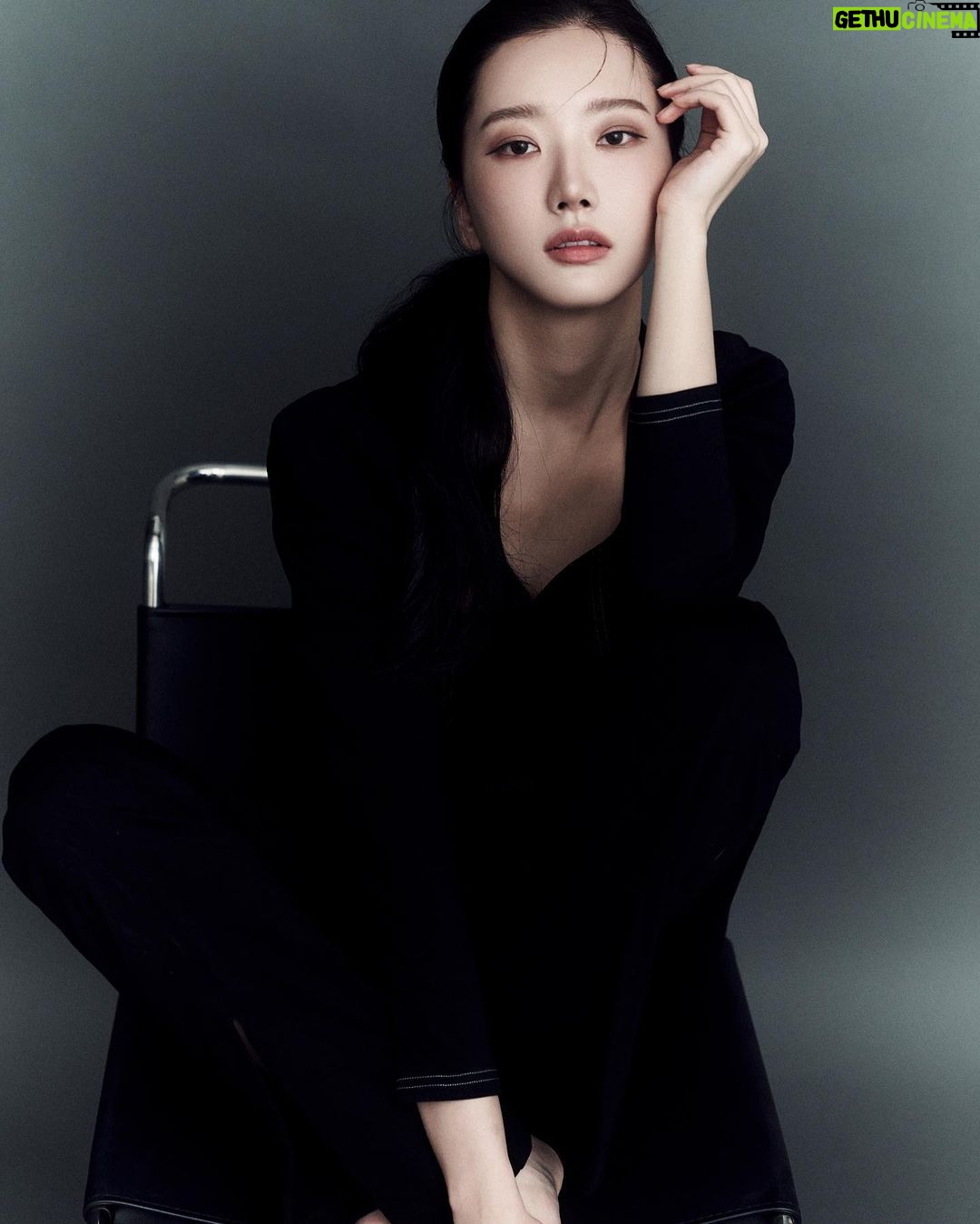 Kang Na-ru - 1K Likes - 🖤