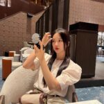 Kang Na-ru Instagram - 나 왜 빙수를 호호 불어서 먹지,,;;