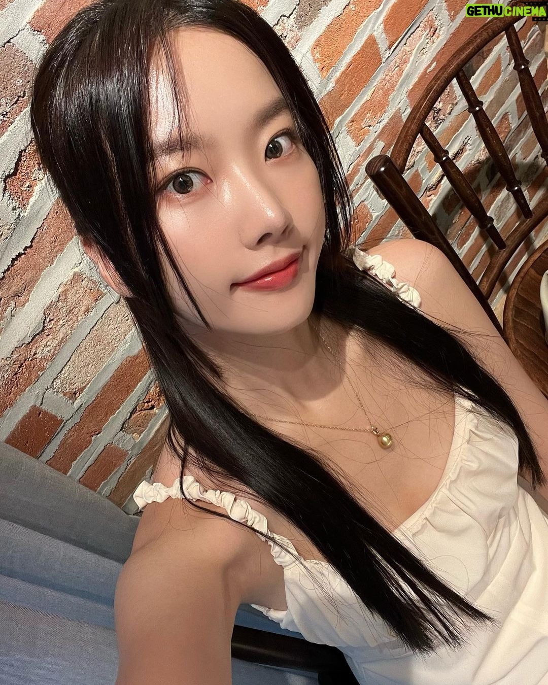 Kang Na-ru - 770 Likes - 맨날 트레이닝복에 쌩얼로 만나다가,,🤍🫶🤍