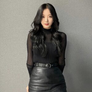 Kang Na-ru Instagram - 월요팅이야💪