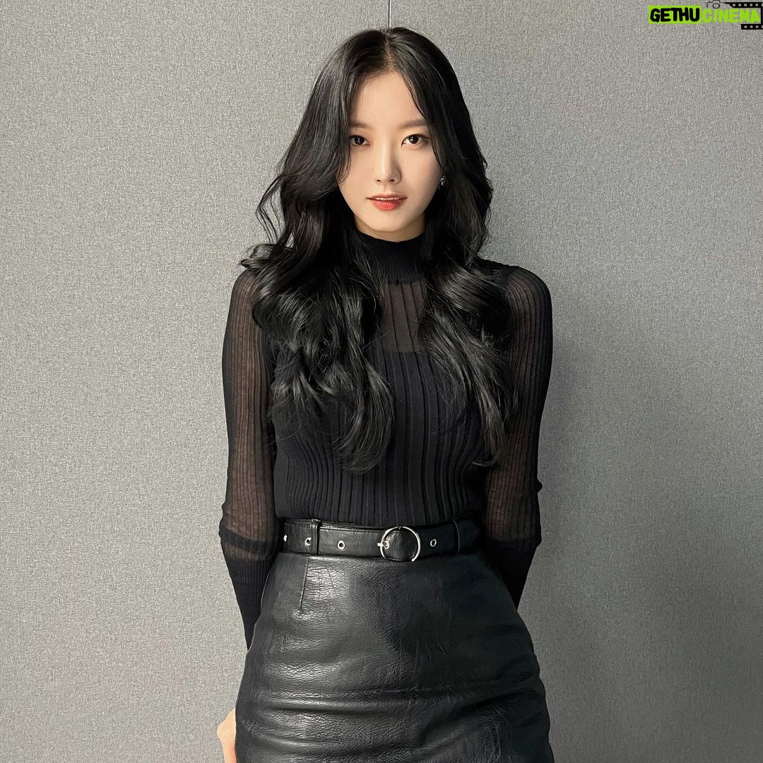 Kang Na-ru - 1.2K Likes - 월요팅이야💪