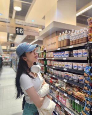Kang Na-ru Instagram - 두리안 최애😬