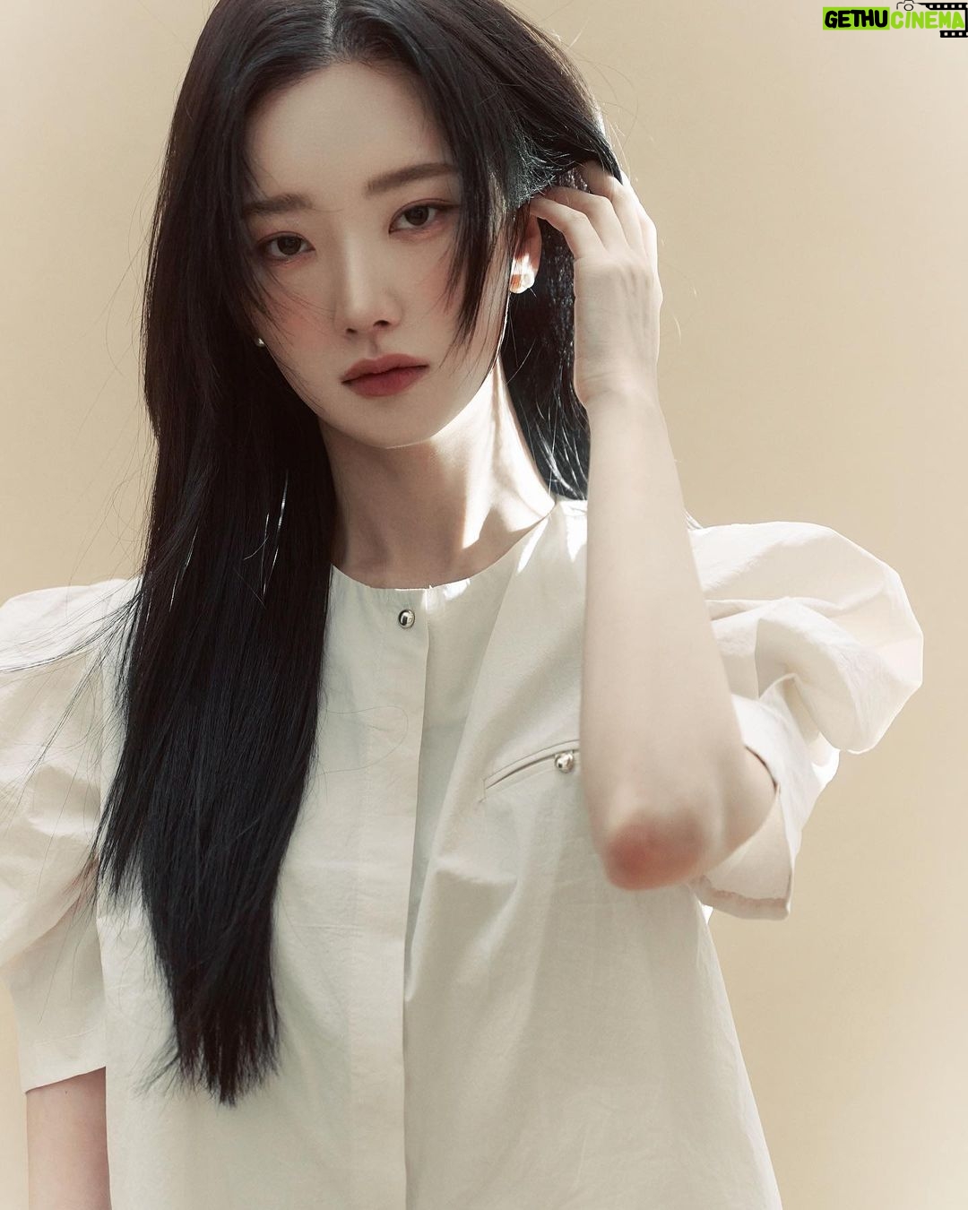 Kang Na-ru - 1.2K Likes - 🫶
