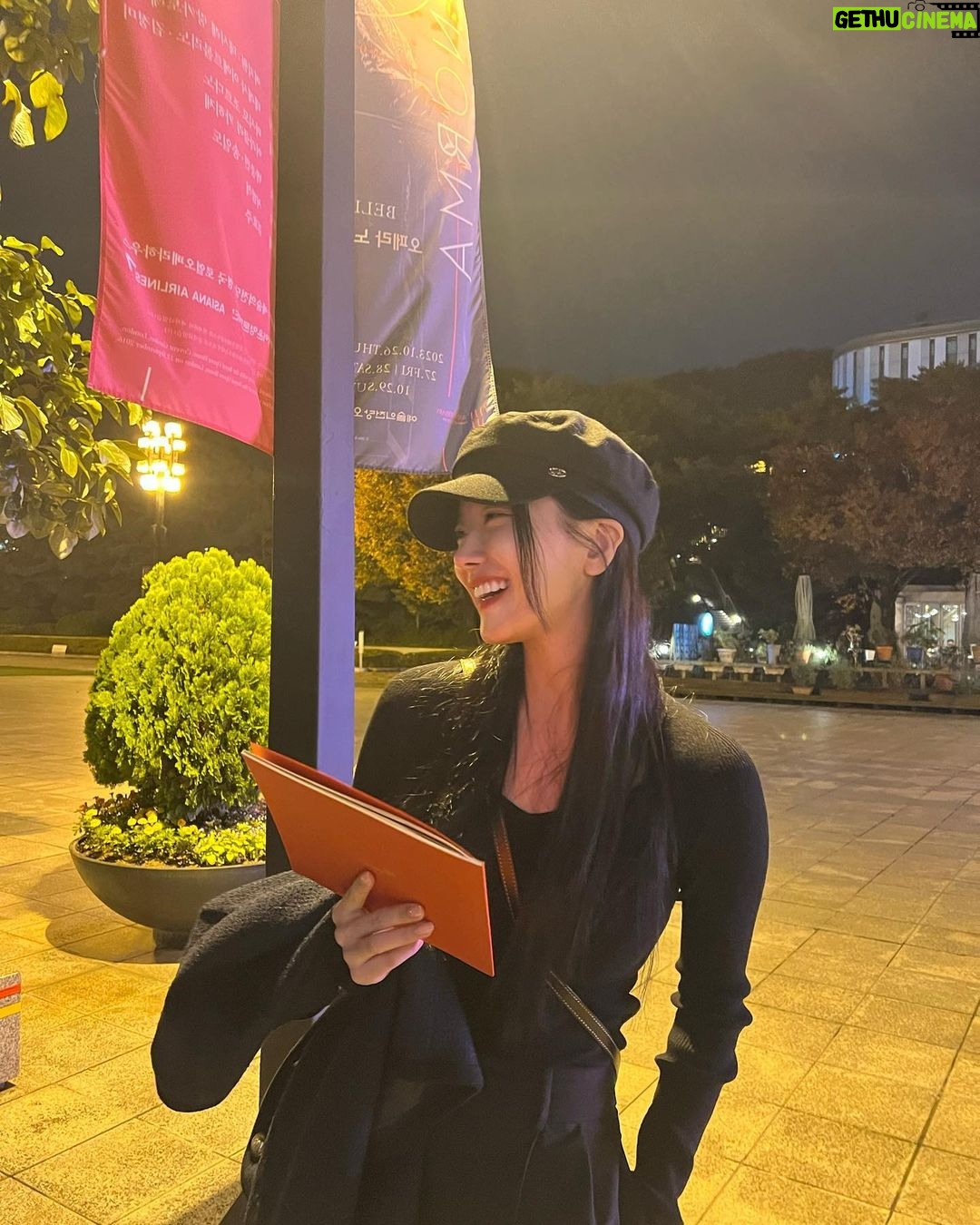 Kang Na-ru Instagram - 내 귀에 축복이..🤍🪽 관현악 소리가 좋아 인문계 고등학교에서 현악부 활동을 했었는데 좋은 기회로 심금을 울리는 오케스트라 공연을 볼 수 있어서 행복했습니당🕊️ #코리안챔버오케스트라 👍 #예술의전당 개관 30주년 특별 음악회