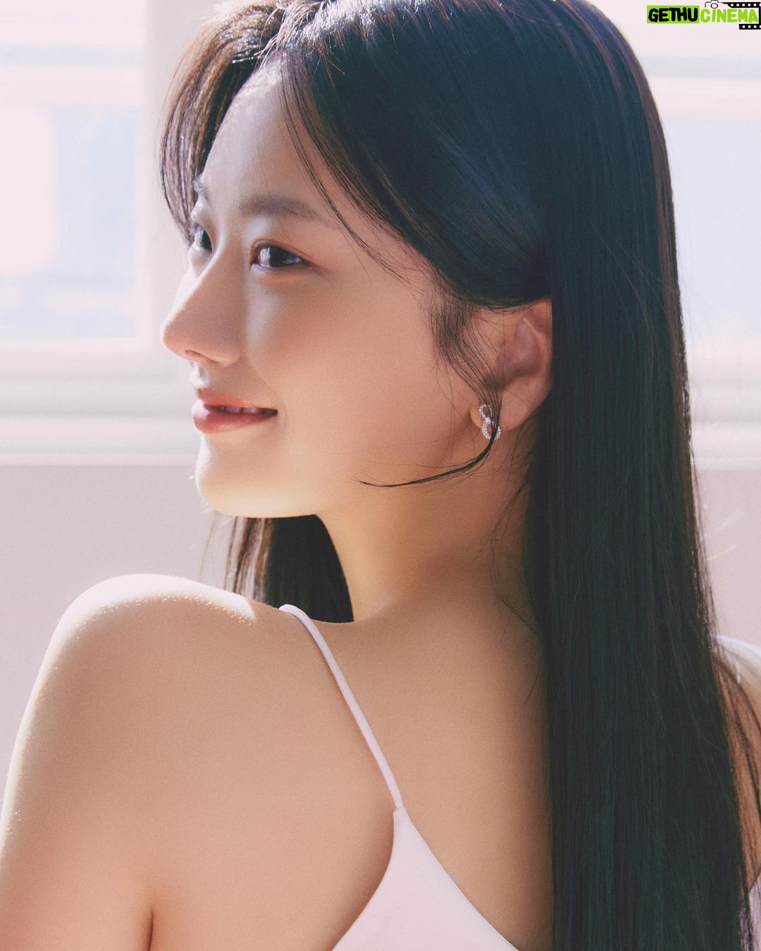Kang Na-ru - 724 Likes - 내 카톡 프사!🤍