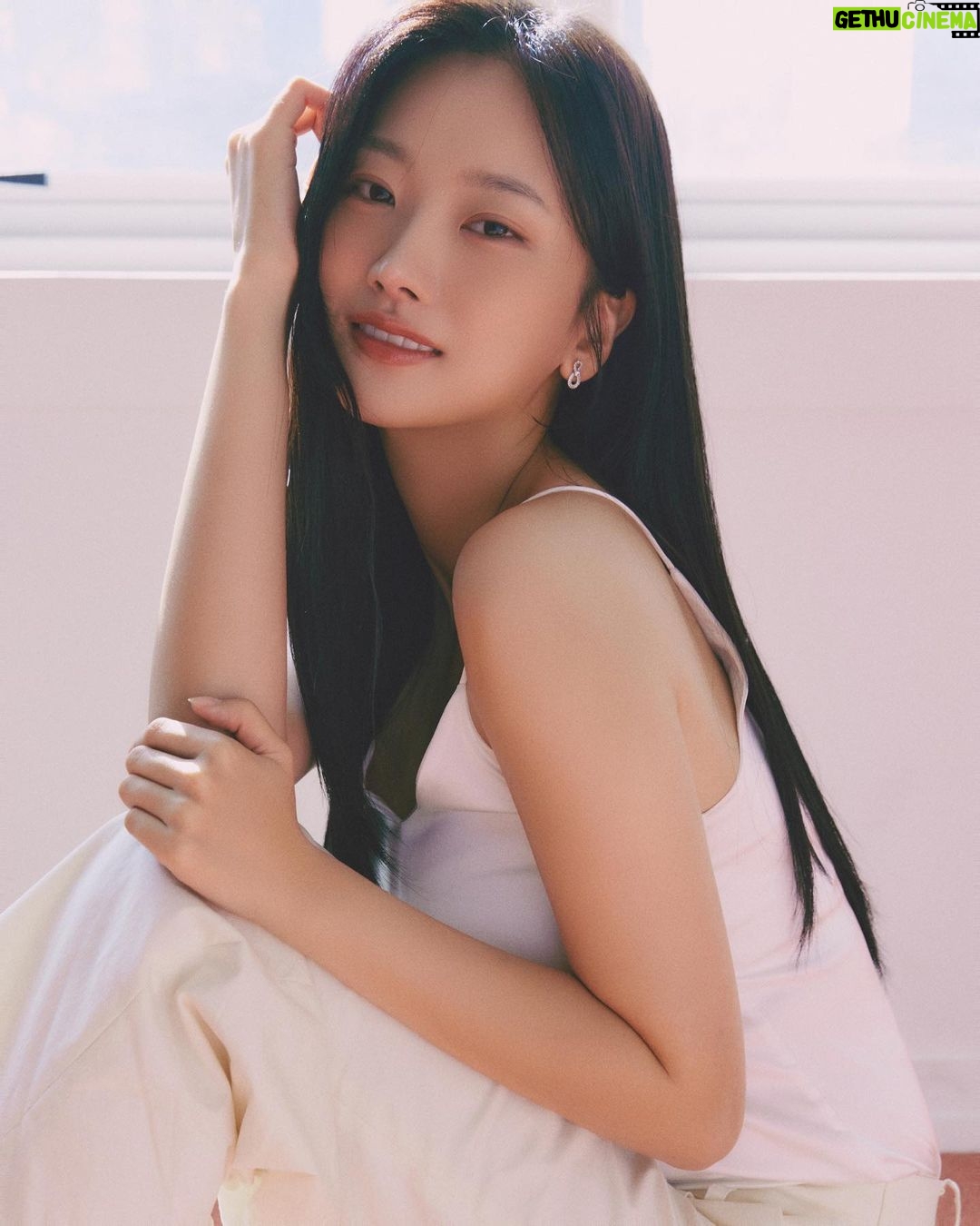 Kang Na-ru - 724 Likes - 내 카톡 프사!🤍