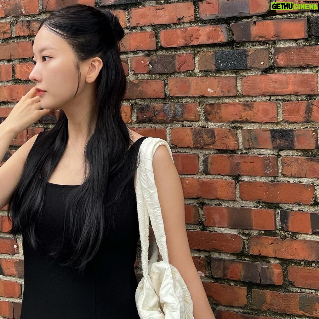 Kang Na-ru Instagram - 아침에 수영하고 촬영 가는 폼 !✨ 너무 재밌어 수영 어푸 어푸 🏊🏻‍♀️👙🩱🤿〰️