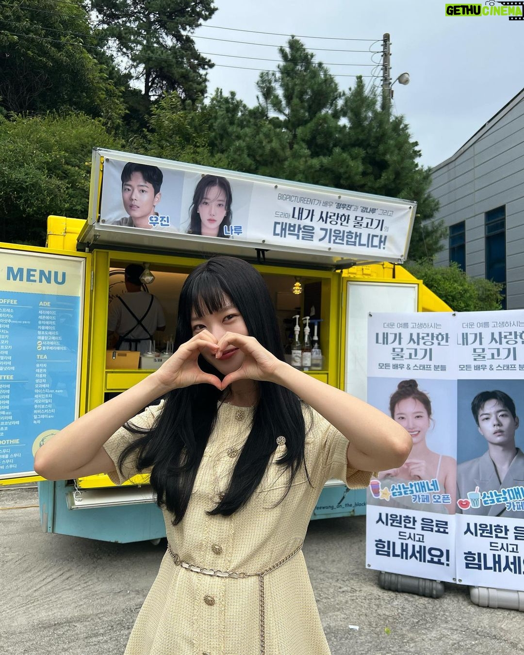 Kang Na-ru - 806 Likes - 인생 첫 커피차!💫
@bigpicture_ent 감사합니다🥹🤍
더 열심히 하는 나루 될게요~~🫶
우리 #내가사랑한물고기 팀 화이팅❣️