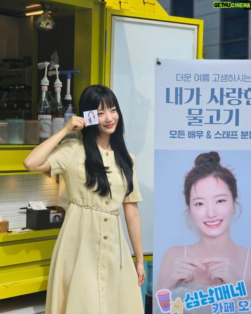 Kang Na-ru Instagram - 인생 첫 커피차!💫 @bigpicture_ent 감사합니다🥹🤍 더 열심히 하는 나루 될게요~~🫶 우리 #내가사랑한물고기 팀 화이팅❣️