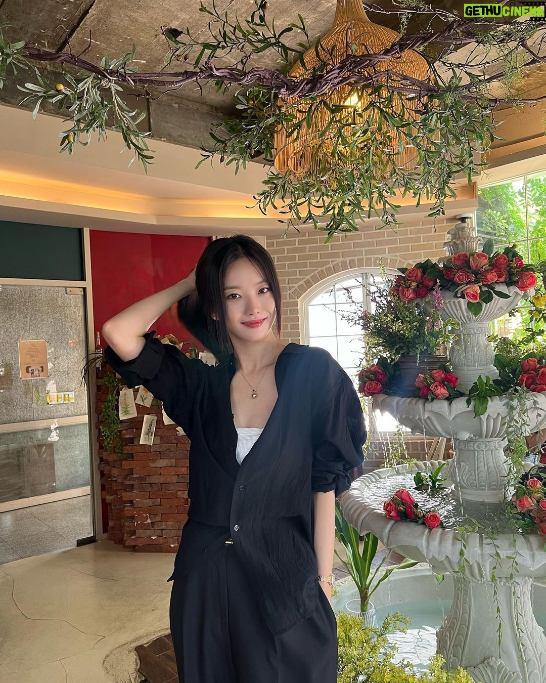 Kang Na-ru - 404 Likes - 동화 같은 곳에서 브런치 뇸뇸🤍