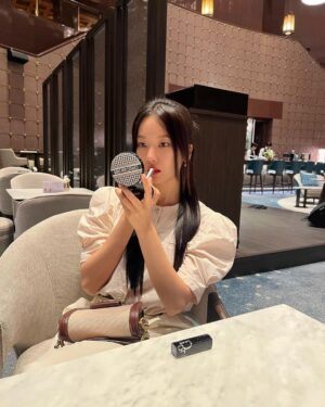 Kang Na-ru Instagram - 나 왜 빙수를 호호 불어서 먹지,,;;
