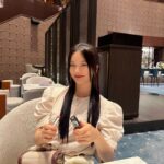 Kang Na-ru Instagram - 나 왜 빙수를 호호 불어서 먹지,,;;