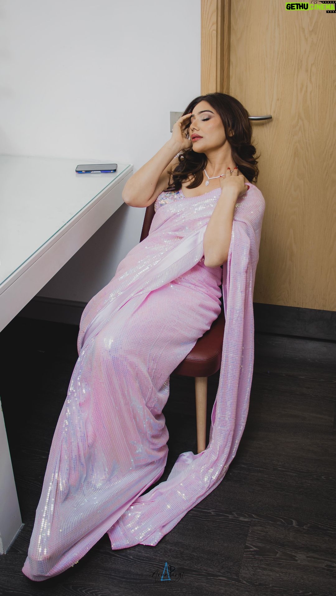 Kangna Sharma Instagram - Kuch kahna hai? Makeup&hair by very talented girl @richmakeupartistry U are amazing Babe ❤️