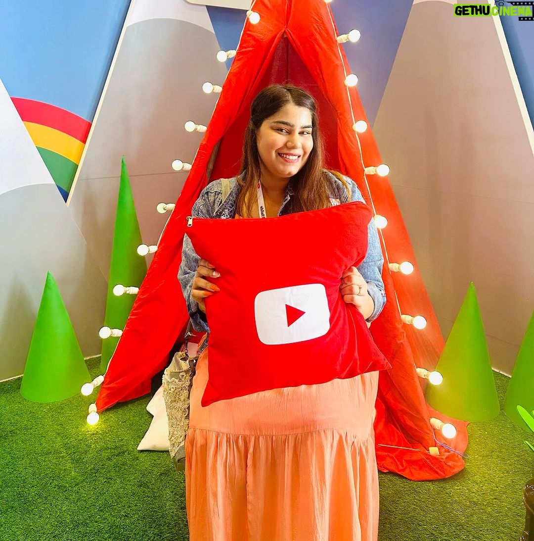 Kanisha Malhotra Instagram - What a fun day it was at #YouTubeCreatorCamp My first of many more. So glad to be part of this beautiful community called YouTube. Attended so many insightful sessions, met fellow creators & ate lot of good food 😛 What a fruitful & amazing day it was. I truly love my job specially on days like these ❤️⭐️ Thanks for having me @youtubecreatorsindia @youtubeindia Wearing @getpeachy.in Styled by @cosmo_bydivya P.S.- Full Vlog coming out very very soon on my YT channel. Do subscribe to it. Link is in my bio ❤️ #youtube #youtuber #youtubevideos #google #youtubeforcreators #YTFF #kanishamalhotra