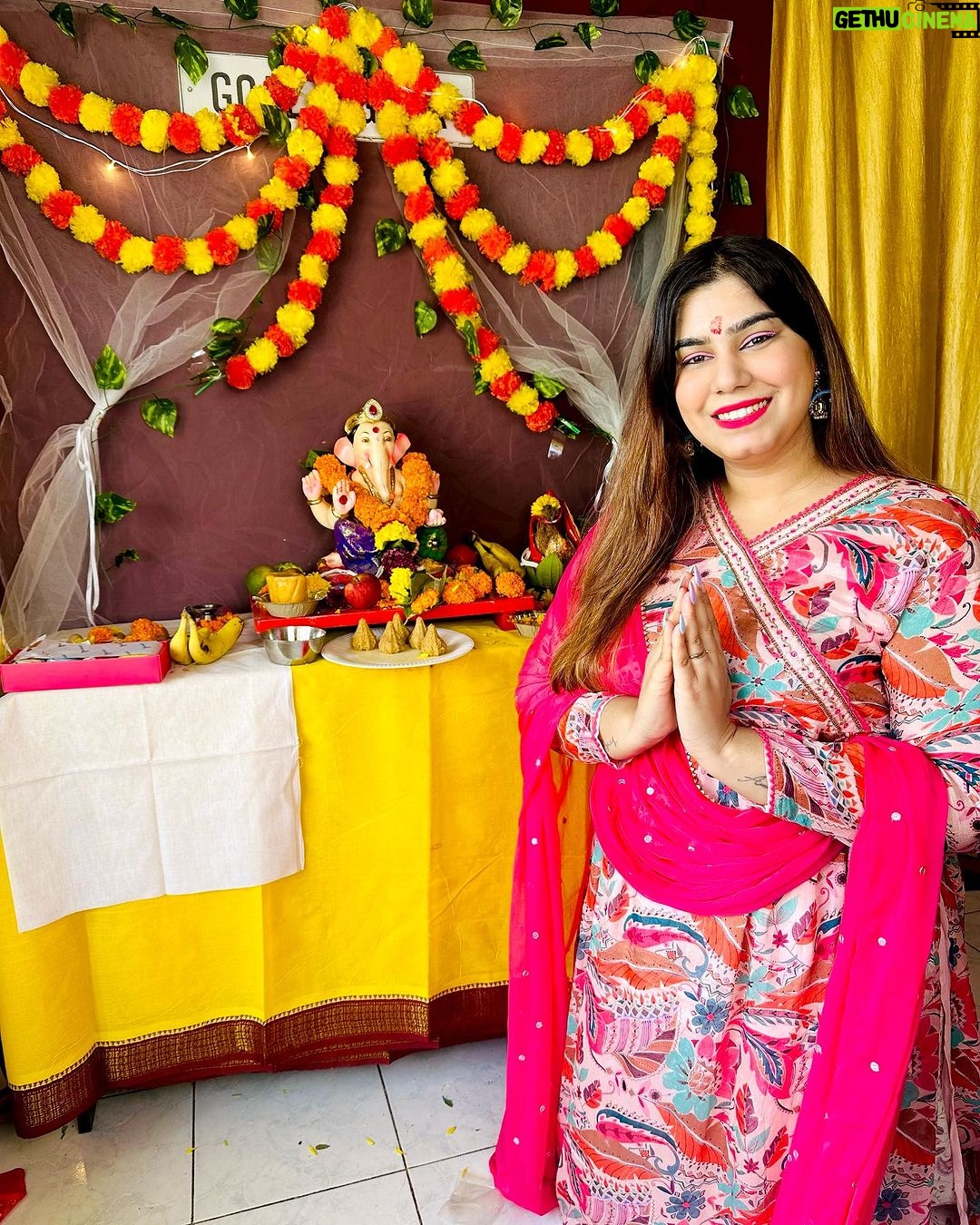 Kanisha Malhotra Instagram - Toh kuch aisa raha iss saal ka Ganpati Festival. Thankyou for coming Bappa. Will miss you.. come back soonest β€οΈππ #ganpati #ganpatibappamorya #ganpatidecoration #ganpatibappa #ganeshchaturthi #ganesha #kanishamalhotra #10yearsofkanukegannu