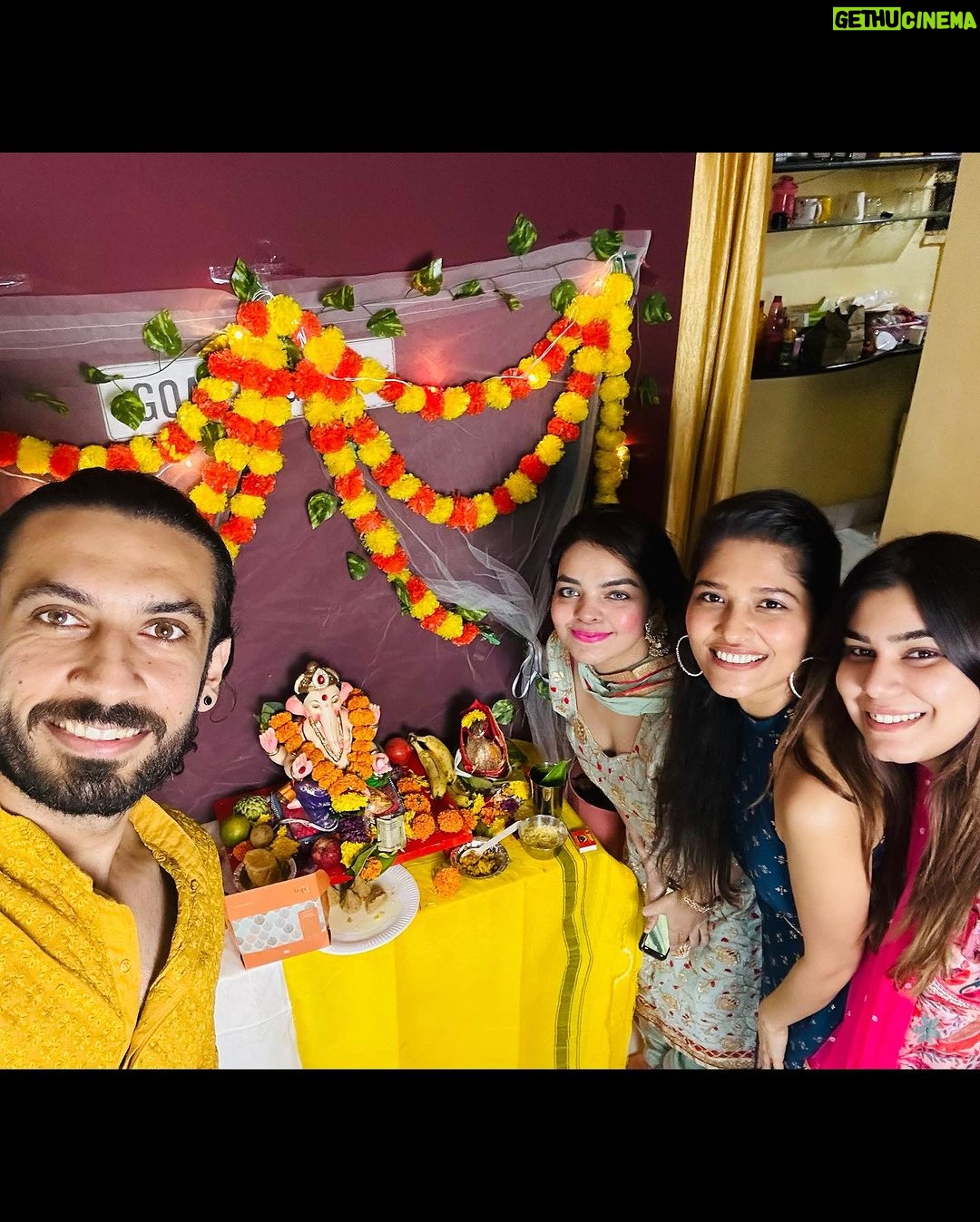 Kanisha Malhotra Instagram - Toh kuch aisa raha iss saal ka Ganpati Festival. Thankyou for coming Bappa. Will miss you.. come back soonest β€οΈππ #ganpati #ganpatibappamorya #ganpatidecoration #ganpatibappa #ganeshchaturthi #ganesha #kanishamalhotra #10yearsofkanukegannu