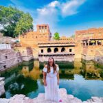 Kanisha Malhotra Instagram - Pinterest wale aesthetics mei aapka swagat hai 😉🙏🤩 Location: Toorji Ka Jhalra Special thanks to @sami.as_01 & @im_the.one__ for this pic 🤩 #toorjikajhalra #stepwall #jodhpur #jodhpurdiaries #aesthetic #aestheticedits #travelgram #travelguide #travelblogger #travelwithkani #kanishamalhotra Step Well - Toorji Ka Jhalra