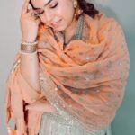 Kanisha Malhotra Instagram - POV: I am your old school lover ❤️ #oldschool #oldschoollove #love #oldsongs #indianwear #traditional #trending #viral #indianbeauty #indianbride #kanishamalhotra
