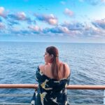 Kanisha Malhotra Instagram - Khwabon ke parindey jo ude hai aaj, Dil ke darwaze jo khule hai aaj, Inpe rok koi lagaaye na, Dheemi si ye muskaan koi churaye na- KM #khwabonkeparindey #sky #skyporn #ocean #cruise #kanishamalhotra #bluesky #picoftheday #trending #aesthetic #soothing