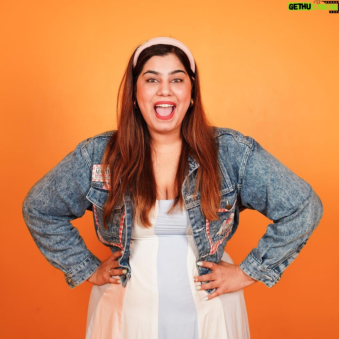 Kanisha Malhotra Instagram - Adaayen badi funky Kare hai nautanki Ye chori badi ‘Drama Queen’ hai P.S.- Different expressions of acting 🎭 Trivia: Did you know I used to act in TV shows & Web shows? I also have a tattoo of acting masks. Acting will always remain my 1st love 💕💫💥 📸 @whoisclicking #acting #differentexpressions #expressionism #actorslife #actorinspiration #actor #faces #actingmasks #expression #navras #actress #bollywood #kanishamalhotra #tvactress Mumbai, Maharashtra
