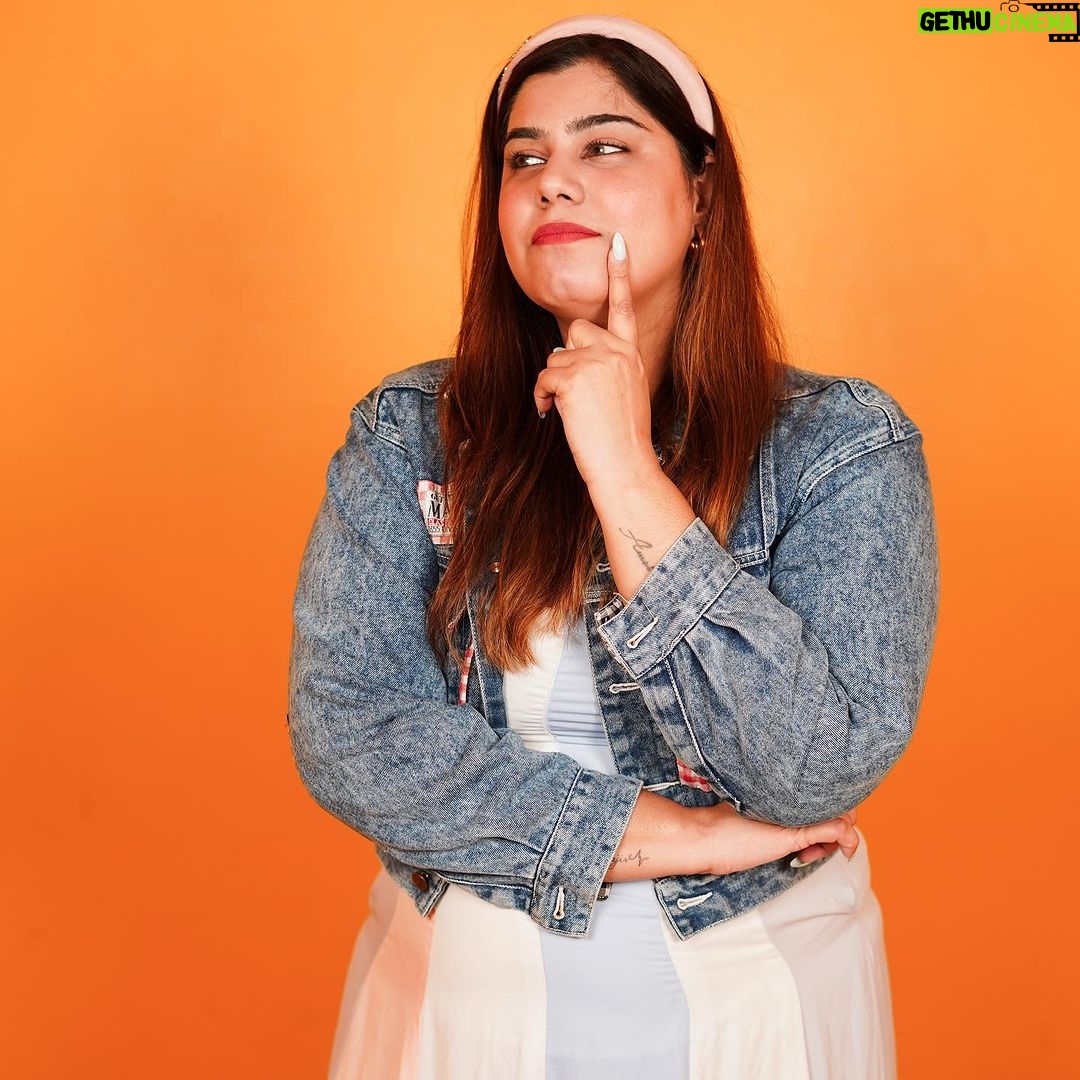 Kanisha Malhotra Instagram - Adaayen badi funky Kare hai nautanki Ye chori badi ‘Drama Queen’ hai P.S.- Different expressions of acting 🎭 Trivia: Did you know I used to act in TV shows & Web shows? I also have a tattoo of acting masks. Acting will always remain my 1st love 💕💫💥 📸 @whoisclicking #acting #differentexpressions #expressionism #actorslife #actorinspiration #actor #faces #actingmasks #expression #navras #actress #bollywood #kanishamalhotra #tvactress Mumbai, Maharashtra