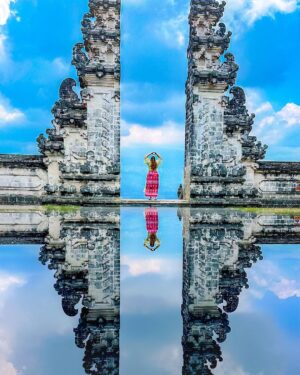 Kanisha Malhotra Instagram - Have you ever see heavens gate? Well I definitely have at this particular place. It is called ‘Lempuyang Temple’ a.k.a Heavens Gate which is situated in East Bali. It is around 2 hours drive from Ubud, and this place definitely has my heart for its beauty. Such a eye pleasing & holy temple this is. As one of the oldest temple in Bali, it attracts many tourists. But it is not as hunky dory as it seems. I am soon going to show you what actually goes behind taking such iconic pictures at this pretty tourist spot in Bali. Stay tuned for more details. Meanwhile just enjoy this beautiful picture of Heaven’s Gate. 

#heavensgate #bali #lempuyangtemple #baliindonesia #balidiaries #kanishamalhotra #travelwithkani #explore #mostinstagrammable