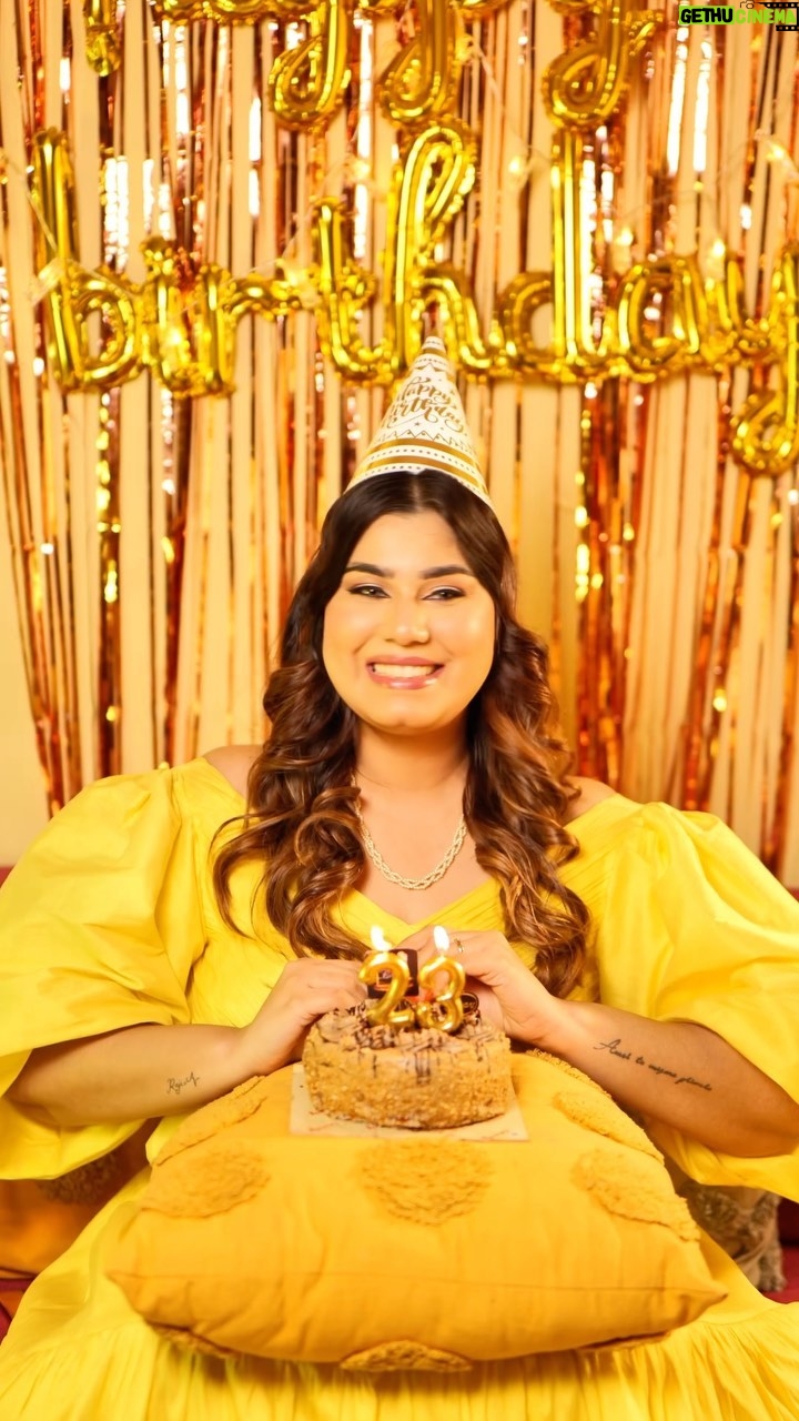 Kanisha Malhotra - 7.1K Likes - Happy 32nd to me. Wait for the end 😂😆😋
📸 @whoisclicking
💄 @makeupbymoxaaa
#birthday #bali #32 #birthdaygirl #explore #kanishamalhotra