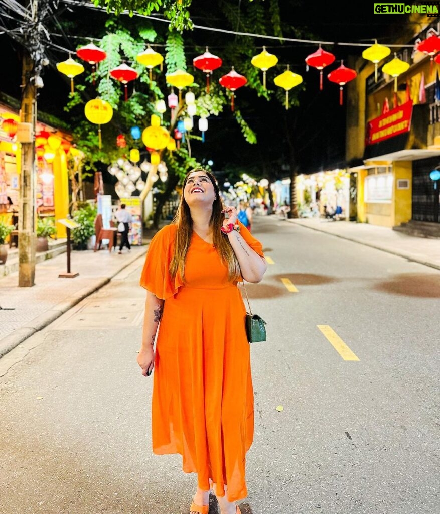 Kanisha Malhotra Instagram - Take me back to the city of lights ❤️✨⭐️🌟💫🤩🧡 P.S.- These are Self clicked portraits 🤩🧡 #selfclicked #portraits #cityoflights #vietnam #vietnamtravel #travelwithkani #kanishamalhotra #explore #travelgram #hoian #hoianancienttown Hoi An Ancient Town
