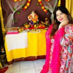 Kanisha Malhotra Instagram - It’s time to bid goodbye, Thankyou for coming every year and blessing us always Gannu… ILY ⭐️⭐️💫🙏 Outfits by: @bafna_boutique . . . . #ganpatibappamorya #bappa #reels #prayer #lalbaugcharaja #trending #reelitfeelit #explorepage #viral #ganesha #welcomehome #kanishamalhotra