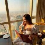 Kanisha Malhotra Instagram - Spectacular scenery just beyond your hotel room window. #Sheikhzayed #Downtown #DIFC #gevora #gevorahotels #tallesthotelintheworld #dubairestaurant #dubai #luxuryhotel #restaurant #highviewrestaurant #overviewpoollounge #pool #swimmingpool #relax Tallest Hotel In world Gevora- Dubai