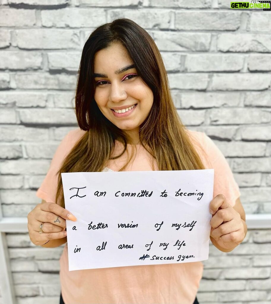 Kanisha Malhotra Instagram - “Today, on Teacher’s Day, while I extend my heartfelt gratitude to all my teachers, I also commit to becoming a better version of myself in all areas of my life. I support and stand with Success Gyan’s mission of empowering people to become the best version of themselves to live an abundant and holistic life. #SGworldrecordattempt2023 #Lifelonglearner #Successgyan #ANDlife”