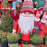 Kanisha Malhotra Instagram - Merry Christmas everyone. I hope you are not on Santa’s naughty list this year😜😋😆🎄🤶🎅🧑‍🎄 #christmas #merrychristmas #christmasdecor #christmastree #explore #december #kanishamalhotra #christmastime