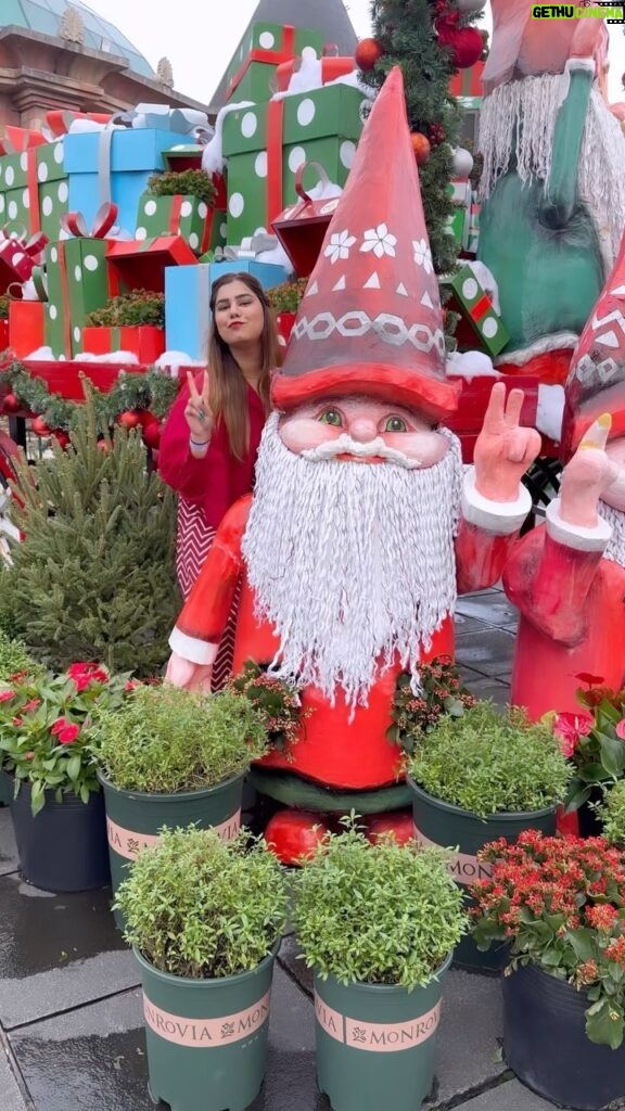 Kanisha Malhotra Instagram - Merry Christmas everyone. I hope you are not on Santa’s naughty list this year😜😋😆🎄🤶🎅🧑‍🎄 #christmas #merrychristmas #christmasdecor #christmastree #explore #december #kanishamalhotra #christmastime