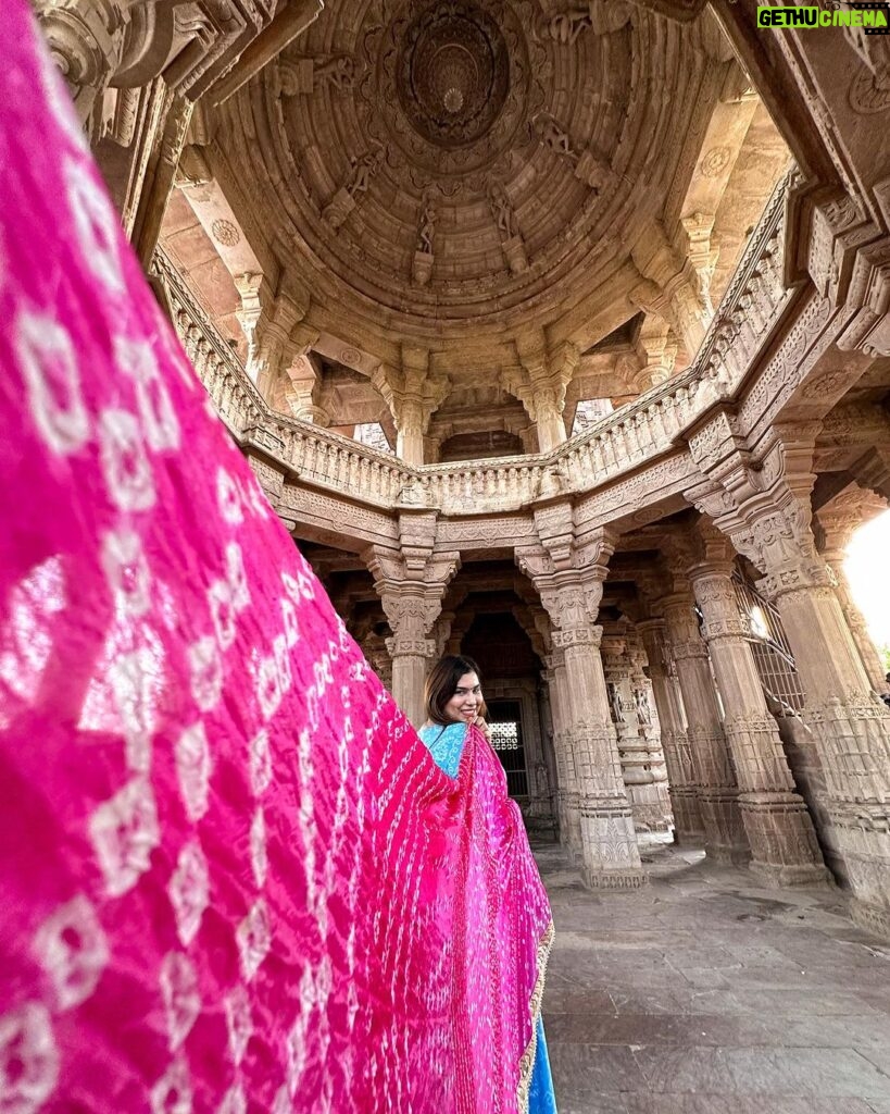 Kanisha Malhotra Instagram - Mai kya hanji kiddan?? #indianwear #indianfashion #jodhpur #jodhpurdiaries #suit #travelwithkani #kanishamalhotra
