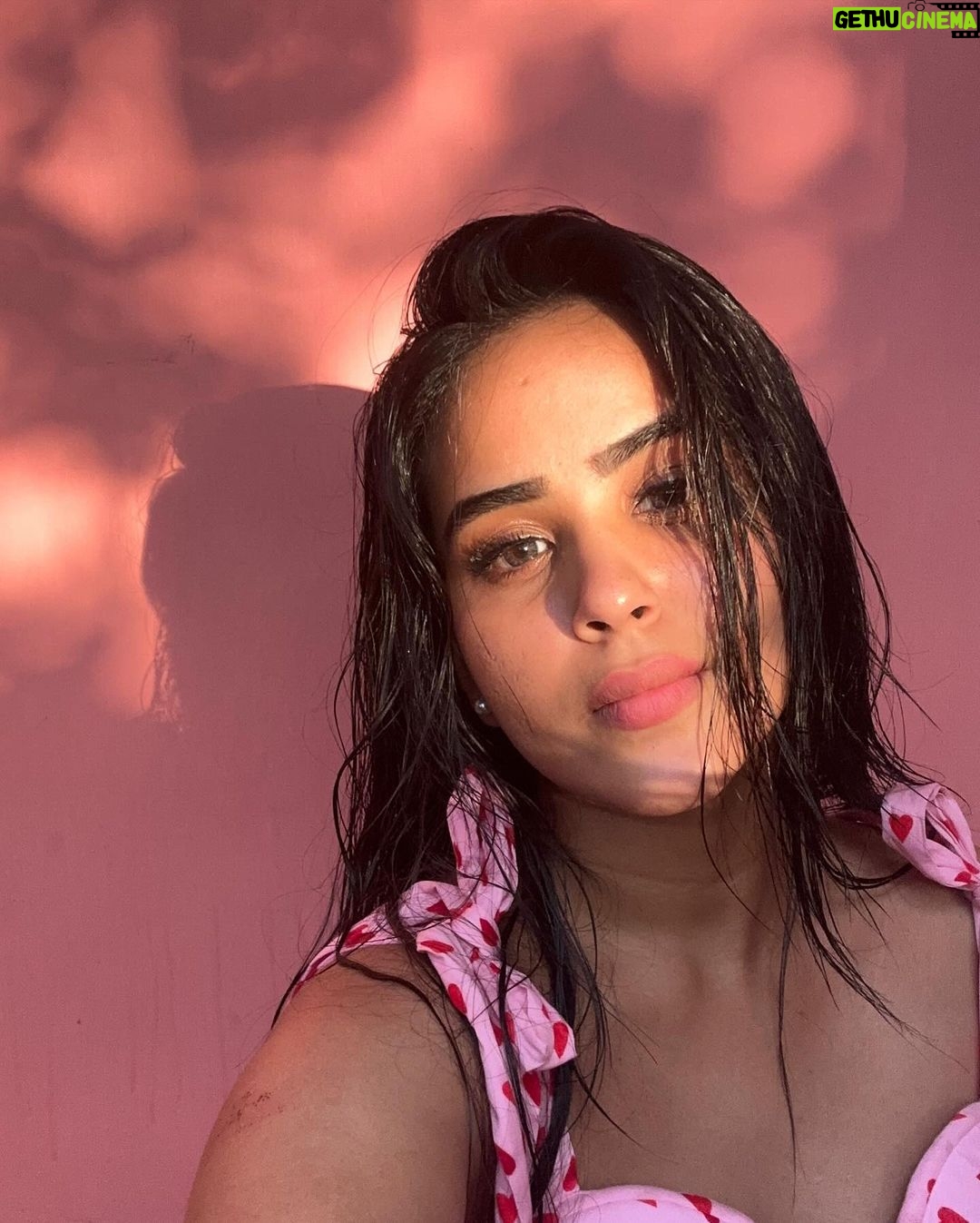 Kanmani Manoharan Instagram - #kanmanimanoharan✨ I like my shadow, it reminds me that I exist 💯 just look at my background wall it’s reflection of sunlight and trees then I understand nature is the best art ❣️ Customised outfit @f2f_designerboutique merry Christmas everyone ❣️ #kanmanimanoharan✨ #nature #beautiful #colourful #purelove #art #peace #positivity #sunshine🌞🌞🌞