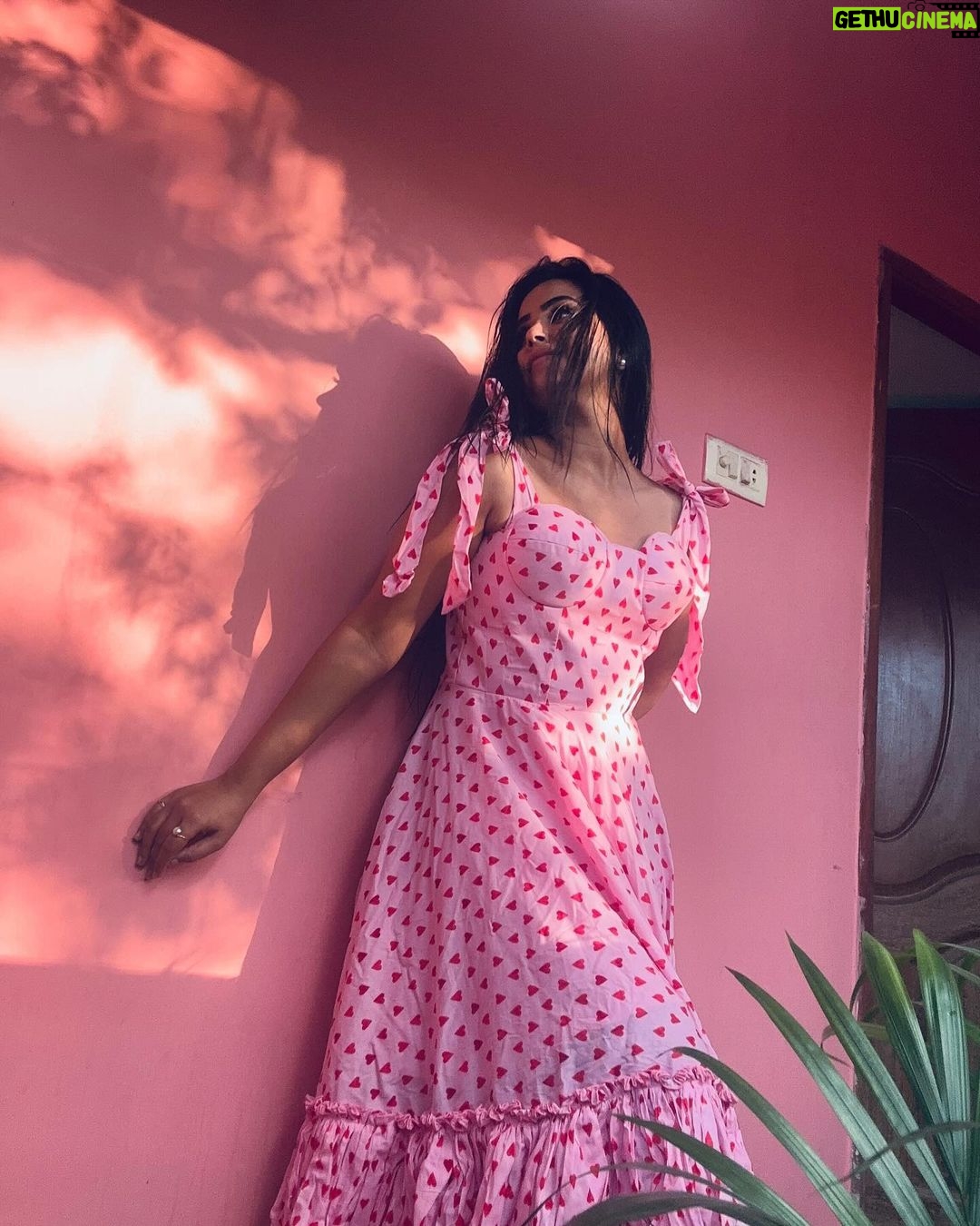 Kanmani Manoharan Instagram - #kanmanimanoharan✨ I like my shadow, it reminds me that I exist 💯 just look at my background wall it’s reflection of sunlight and trees then I understand nature is the best art ❣️ Customised outfit @f2f_designerboutique merry Christmas everyone ❣️ #kanmanimanoharan✨ #nature #beautiful #colourful #purelove #art #peace #positivity #sunshine🌞🌞🌞